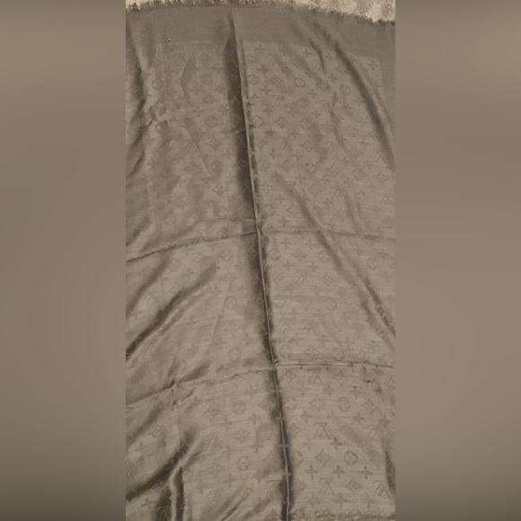 Louis Vuitton scarf - Picture 4 of 4